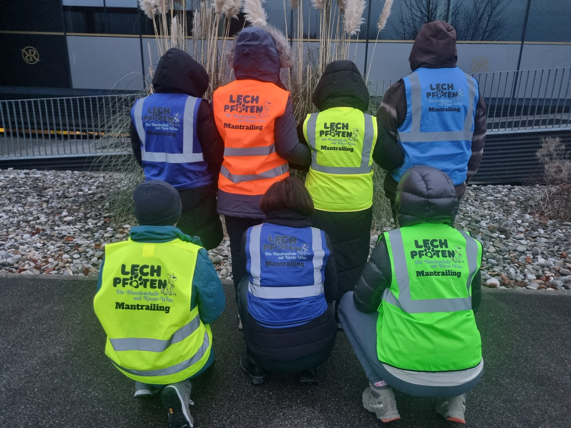 Mensch-Hund-Team beim Mantrailing der Lechpfoten in Augsburg